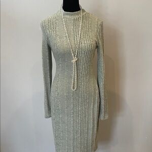 Elegant Ribbed Knit Dress in Light Green